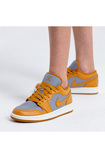 Nike حذاء اير جوردان 1 لو سيمنت جراي تشوتني (للنساء) dc0774 020