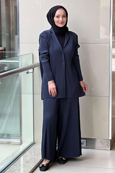 Ghisa Pleated Jacket and Pants Set