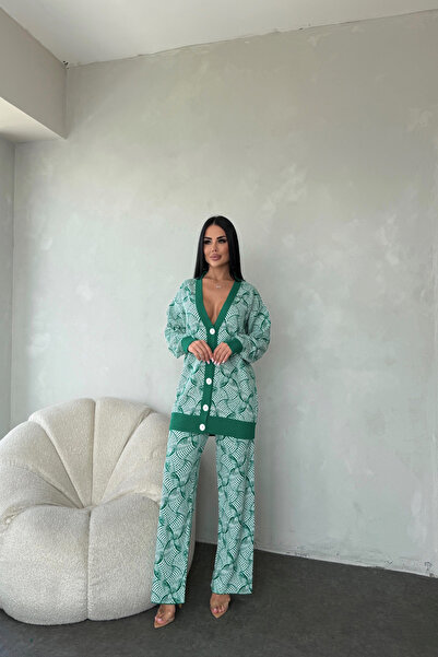 kamacibutik طقم تريكو بأزرار أمامية وياقة على شكل حرف V