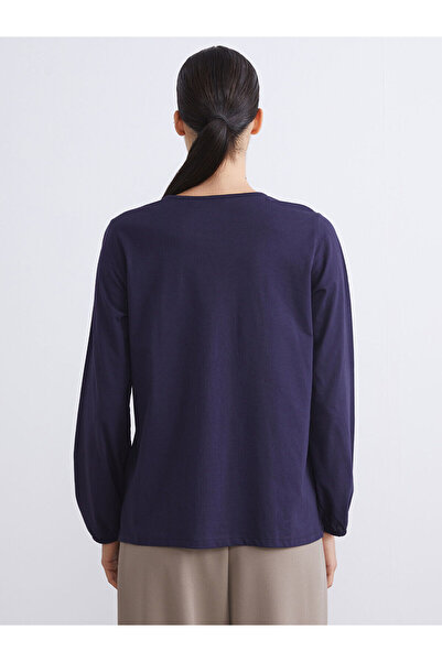 LC Waikiki Δημιουργήστε το στυλ σας από το UZG Store |   Μπλούζα με λαιμόκοψη με διακοσμητική λεπτομέρεια ραφής