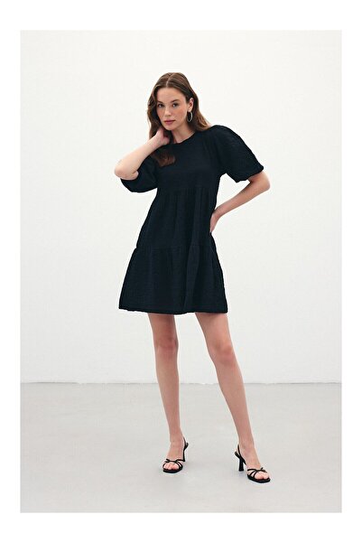 LC Waikiki Φόρεμα με μπαλόνι με λαιμόκοψη με φαρδύ σχήμα Seersucker - Μαύρο