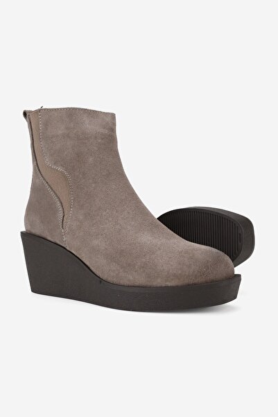 TUNAELLİ KADIN VİZON SÜET HAKİKİ DERİ 36-41 NUMARA DOLGU ORTA TOPUKLU BİLEKTE LASTİKLİ BOT