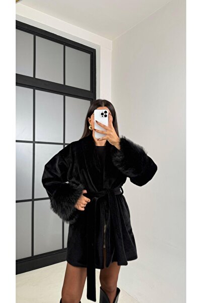 Gaus سترة بحزام وتفاصيل أكمام من الفرو الأسود GAUS-00475