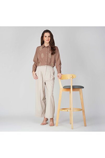 LINELLE قميص نسائي من الكريب الناعم – رقبة دائرية وأكمام كاملة وتفاصيل تطريز.