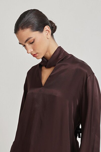 Setre Шоколадова блуза с V-образно деколте и детайли на врата, удобна кройка