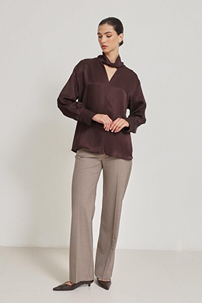 Setre Шоколадова блуза с V-образно деколте и детайли на врата, удобна кройка