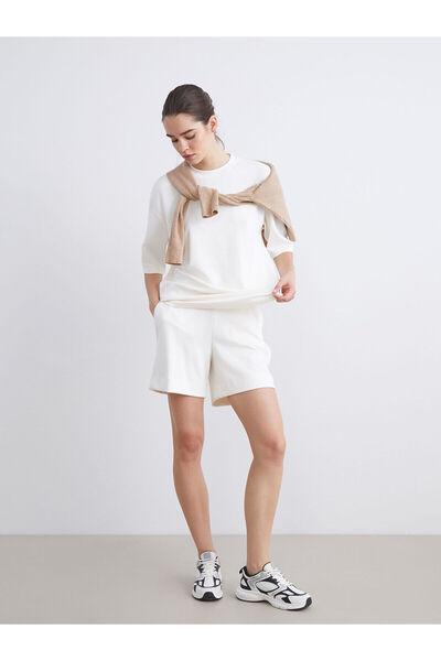 LC Waikiki Ecru γυναικείο σορτς με ελαστική μέση