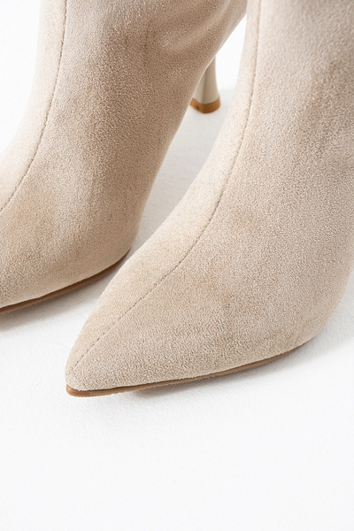 Gökçe Shoes Aury Bej Süet Geniş Konç Fermuarsız Kadın Topuklu Çizme