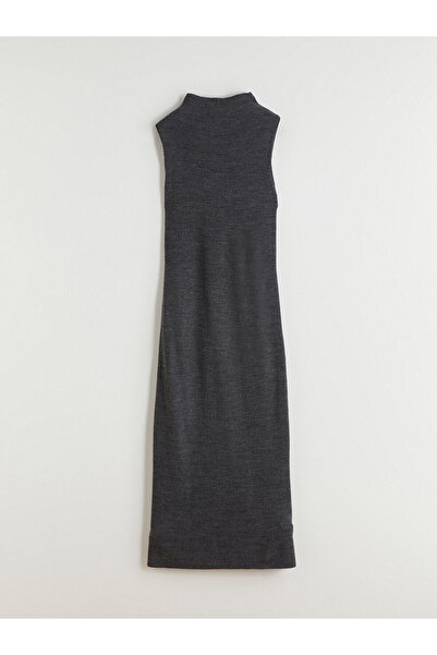 LC Waikiki Antrasit Dik Yaka Yırtmaçlı Triko Elbise