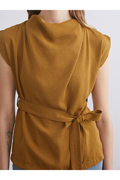 LC Waikiki Peak Yeni Sezon Dökümlü Yaka Büzgülü Bluz