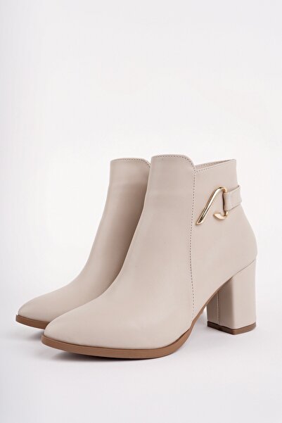 MUGGO FORTİS Sivri Burun Toka Detaylı Fermuarlı Kalın Topuklu Kadın Bot