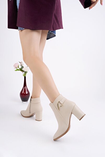 MUGGO FORTİS Sivri Burun Toka Detaylı Fermuarlı Kalın Topuklu Kadın Bot