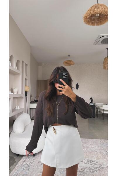 Buket Teke Ecru cu accesorii aurii fustă pantalon scurtă