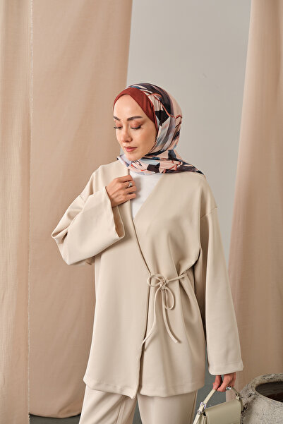 LOCCO Γυναικείο κοστούμι με πέτο με κορδόνια πέτρα