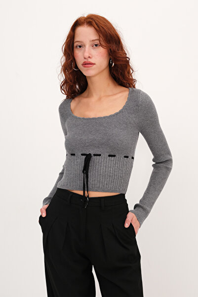 Addax U Neck Lace-Up Sweater K10326