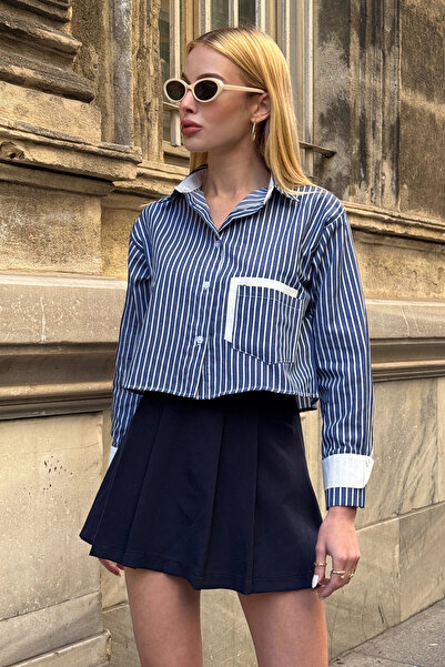 loia قميص نسائي مخطط باللون الأزرق الداكن ذو مقاس كبير وقصير مع جيوب مزخرفة L...