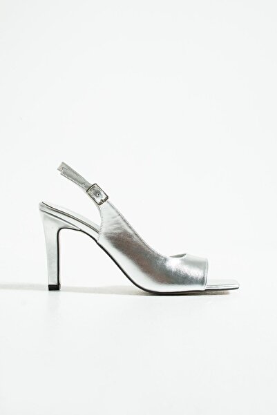 tivana Women's Silver Metallic Thin Heeled Sandals