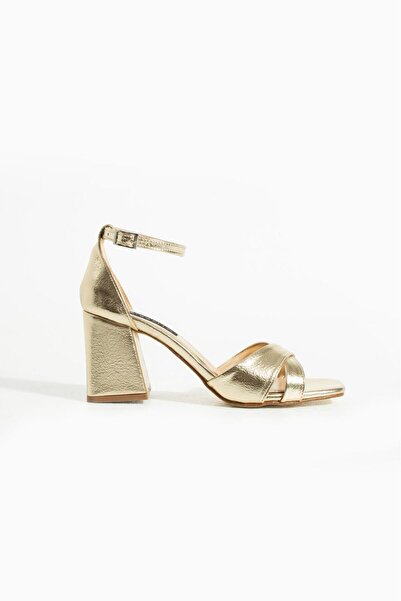 es exello Harper Cross-Strapped Low Heel Gold Shoes