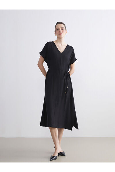 LC Waikiki فستان بيك الجديد للموسم الجديد ذو الرقبة على شكل حرف V