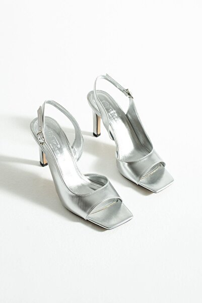 tivana Women's Silver Metallic Thin Heeled Sandals