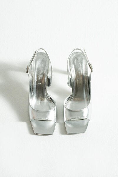 tivana Women's Silver Metallic Thin Heeled Sandals