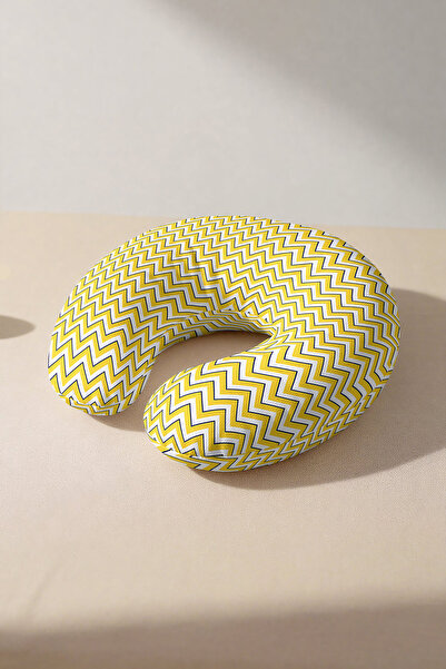 Evimde Bambaşka Pernă pentru gât cu model în zig-zag galben - Pernă de călăto...