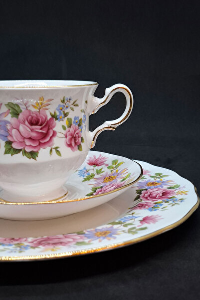 QUEEN ANNE Serenade Bone China England Pink Floral 3 Piece Porcelain Tea Cup # 8597 200 ml