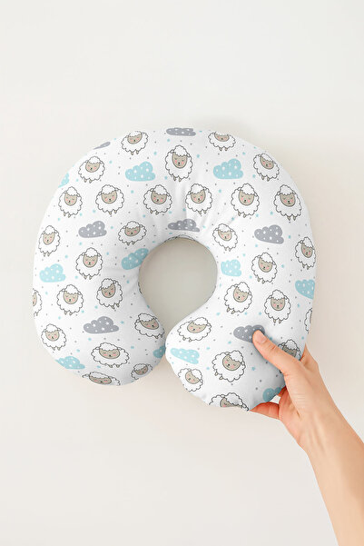 Evimde Bambaşka Pernă pentru gât cu model de oaie drăguță - Pastel Cloud Blue...