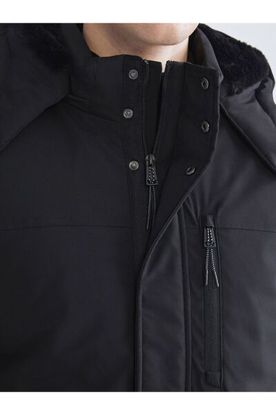 LC Waikiki Standart Kalıp Kapüşonlu Erkek Mont