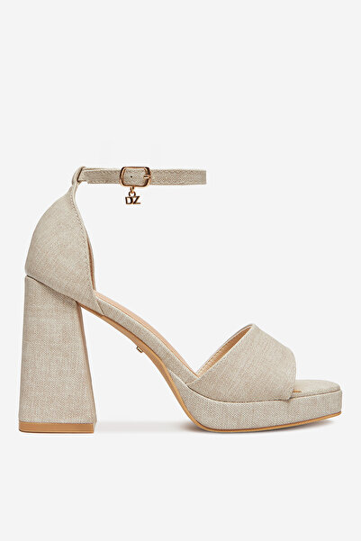 DeeZee Γυναικεία χαμηλοτάκουνα σανδάλια μπεζ με τακούνι 40