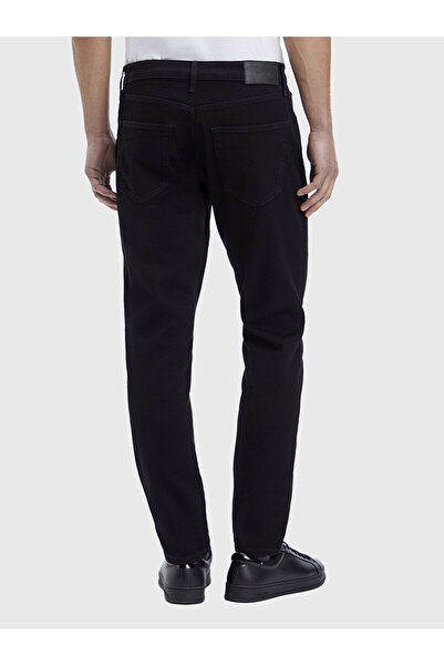 Calvin Klein Men's Tapered Comfort Jeans