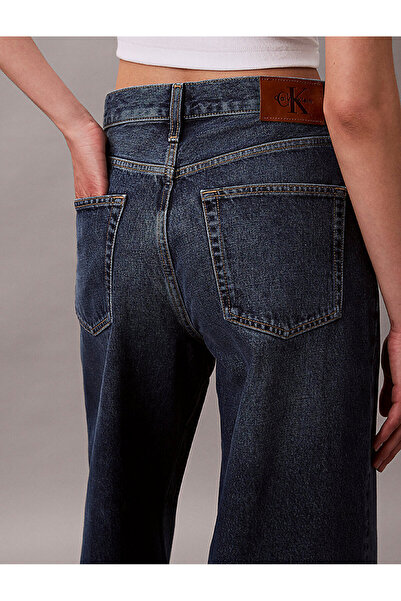 Calvin Klein Kadın The Wedge Leg Tinted Jean Pantolon