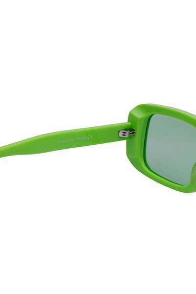 Avant-Garde Paris Retro-Inspired Bold Rectangle Sunglasses