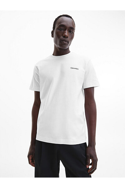 Calvin Klein تي شيرت رجالي بشعار مايكرو إنترلوك