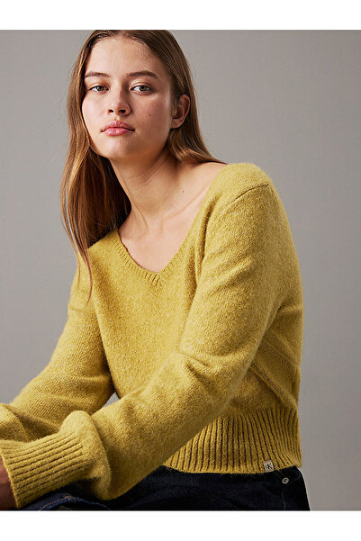 Calvin Klein Women's Fluffy Yarn V-Neck Sweater