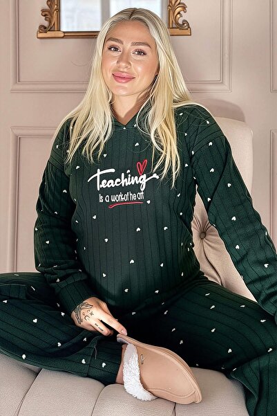 Pijamaevi Σετ πιτζάμες με κουκούλα με μοτίβο πράσινου χρώματος από βελούδινο φλις