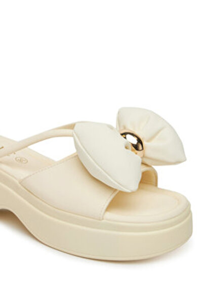 GOE Γυναικείες σαγιονάρες λευκές GOE-RR2N4120 ΛΕΥΚΕΣ/ΛΕΥΚΕΣ