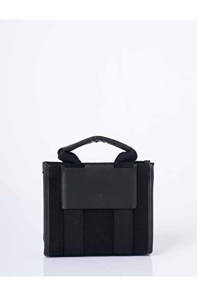 Kayra حقيبة دنيم بتفاصيل جلدية وحزام رمادي اللون