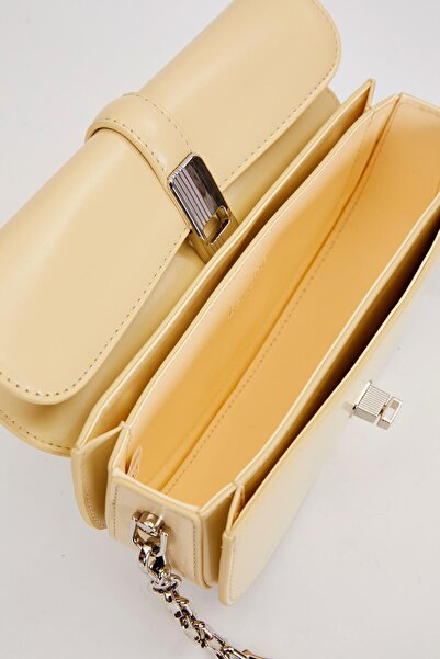 Levidor Yellow Metal Detailed Shoulder Bag