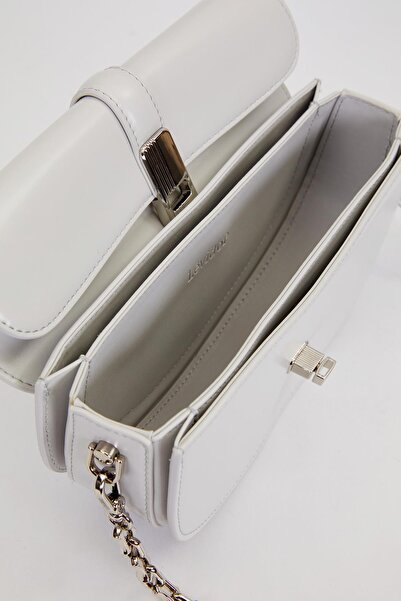 Levidor Gray Metal Detailed Shoulder Bag