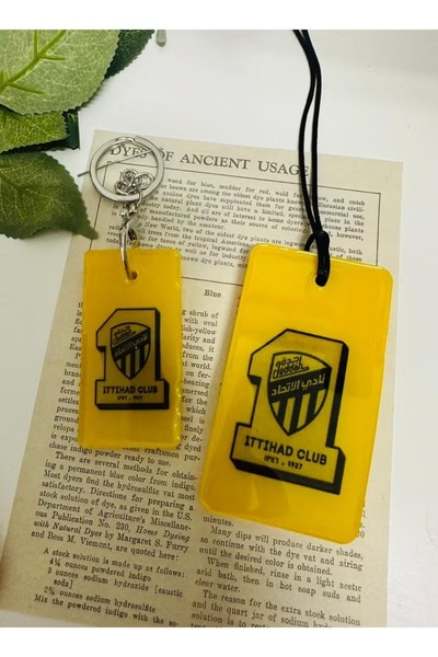 Roza طقم تعليقة سيارة وميدالية مفاتيح بتصميم انيق مع شعار الإتحاد من الريزن الفاخر