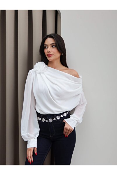 ESRAHELVACI Bluză din șifon cu un singur umăr, cu detalii de trandafiri