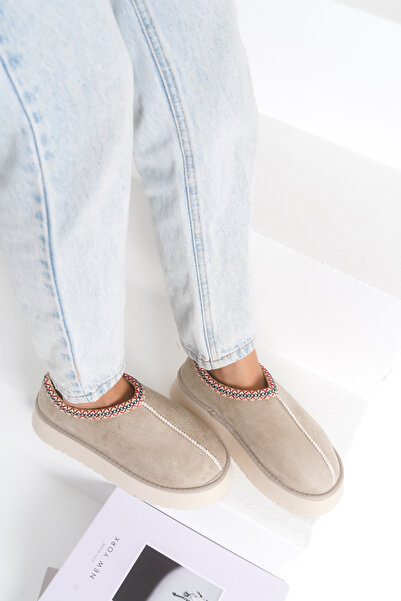 Saltopik Μπεζ σουέντ παντόφλες με χοντρή σόλα με μάλλινη επένδυση