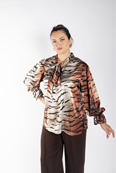 Bedrinxxl Kadın Büyük Beden Kahverengi Kaplan Desenli Saten Fular Yaka Şık Bluz