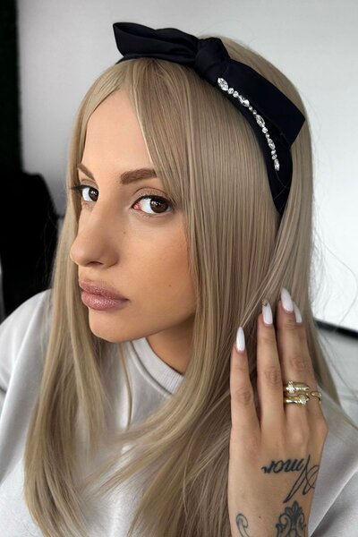 TAKIŞTIR تاج بتفاصيل حجرية وشريط أسود اللون