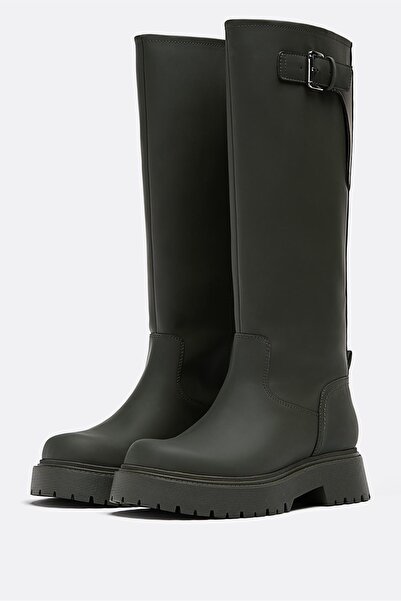 Stradivarius KAUÇUK GÖRÜNÜMLÜ DÜZ ÇİZMELER