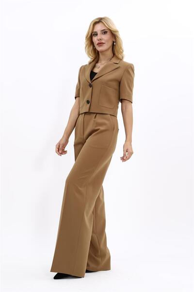 ÖNDER ÖZSOY Kısa Kollu Yakalı Mini Ceket & Yüksek Bel Bol Paça Pantolon Takım-Camel