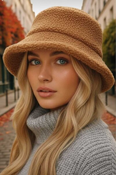 Trenderrs Дамска зимна мека кожена плюшена шапка с помпон