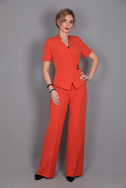 ÖNDER ÖZSOY Tokalı Kısa Kollu Ceket & Yüksek Bel Bol Paça Pantolon Takım-Turuncu