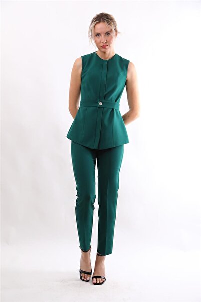 ÖNDER ÖZSOY Sıfır Yaka Kemerli Yelek & Dar Paça Pantolon-Zümrüt